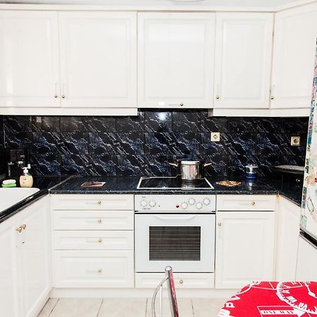 Sunny Apartment Near Metro Station Athen Exterior foto