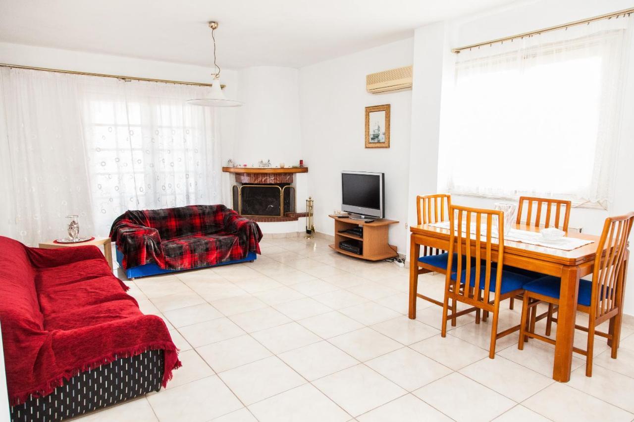 Sunny Apartment Near Metro Station Athen Exterior foto